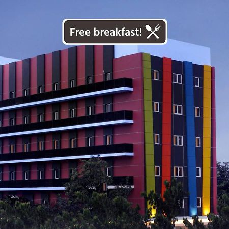 Amaris Hotel Senen Джакарта Экстерьер фото