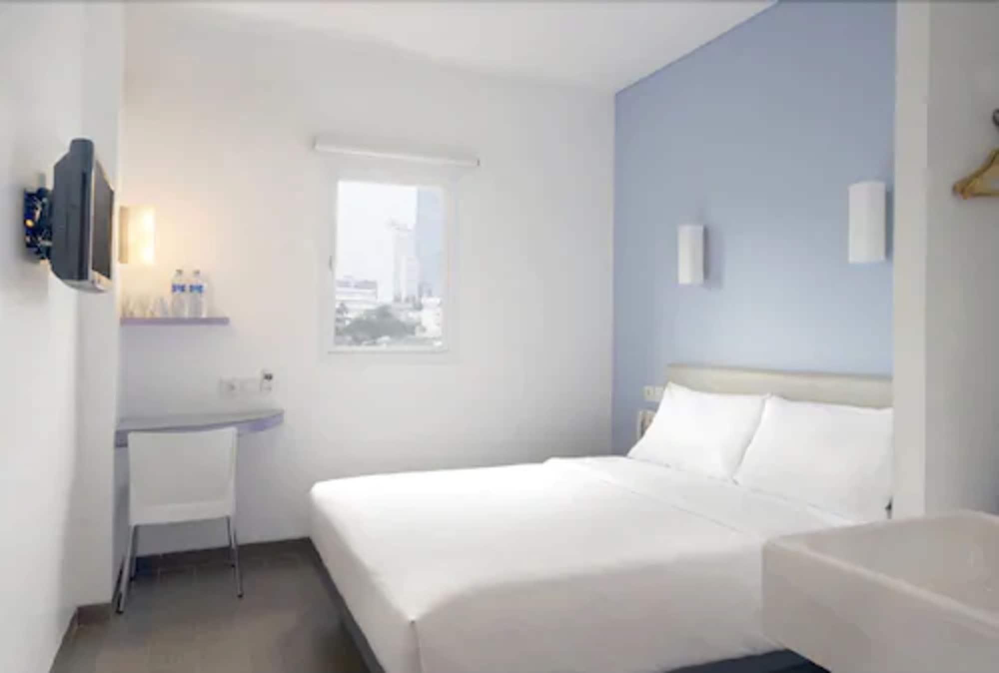 Amaris Hotel Senen Джакарта Номер фото