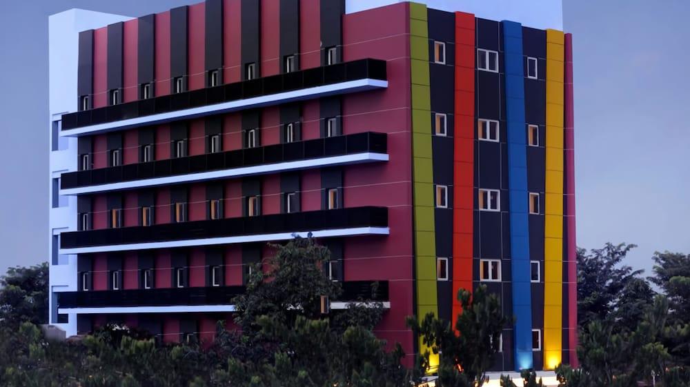 Amaris Hotel Senen Джакарта Экстерьер фото