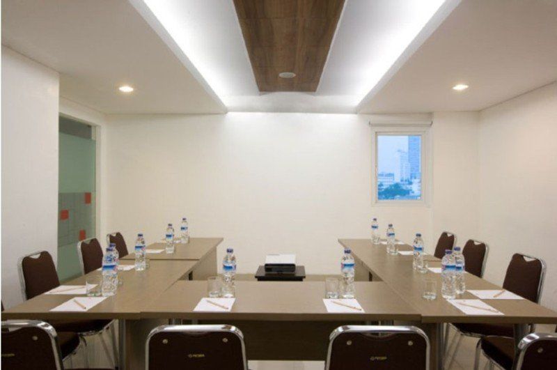 Amaris Hotel Senen Джакарта Экстерьер фото