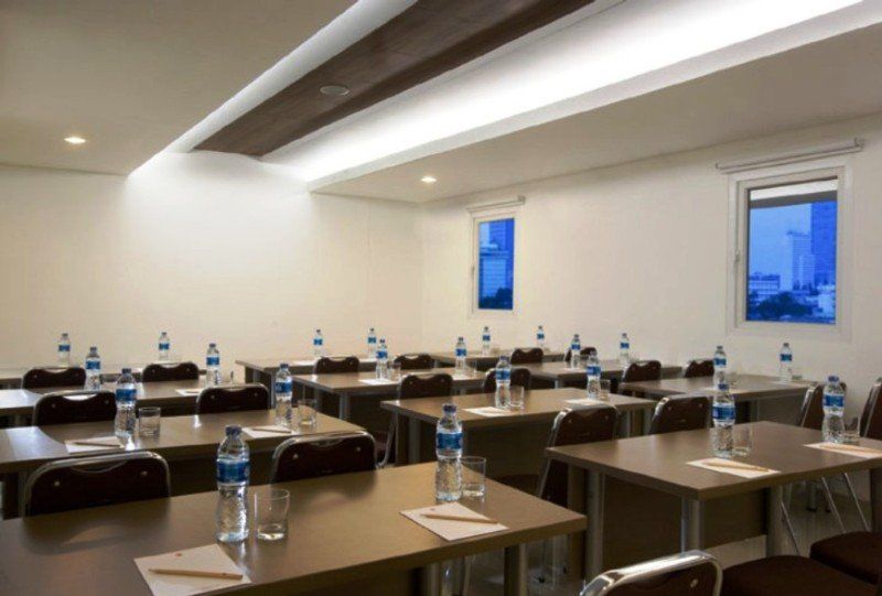 Amaris Hotel Senen Джакарта Экстерьер фото
